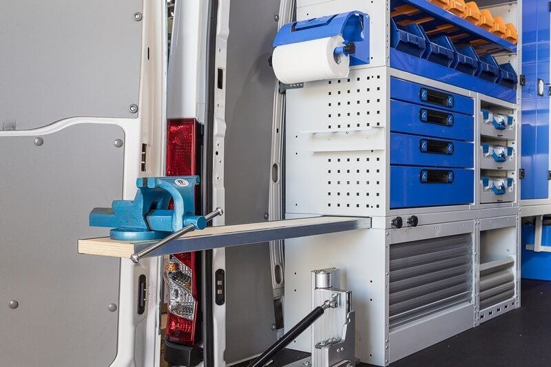 Uitschuifbare bankschroef bedrijfswageninrichting voorbeeld